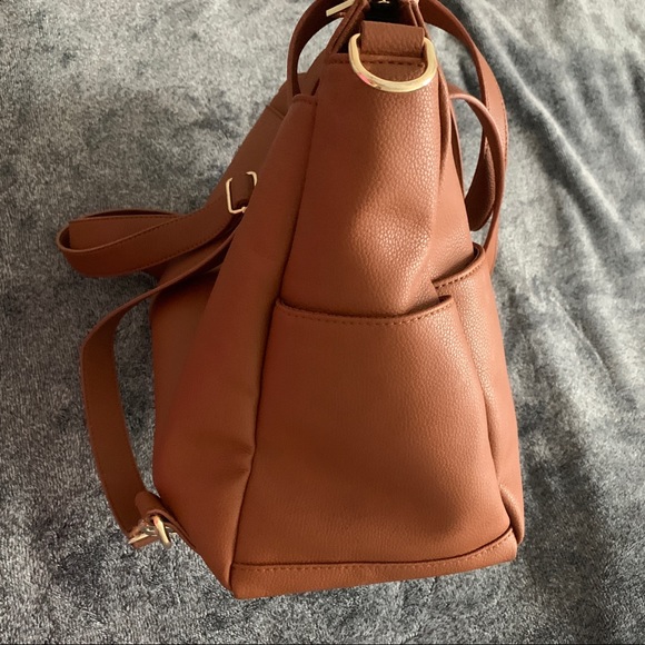 SOLD - ELKIE The Aberdeen – Saddle Diaper Bag - Picture 4 of 11